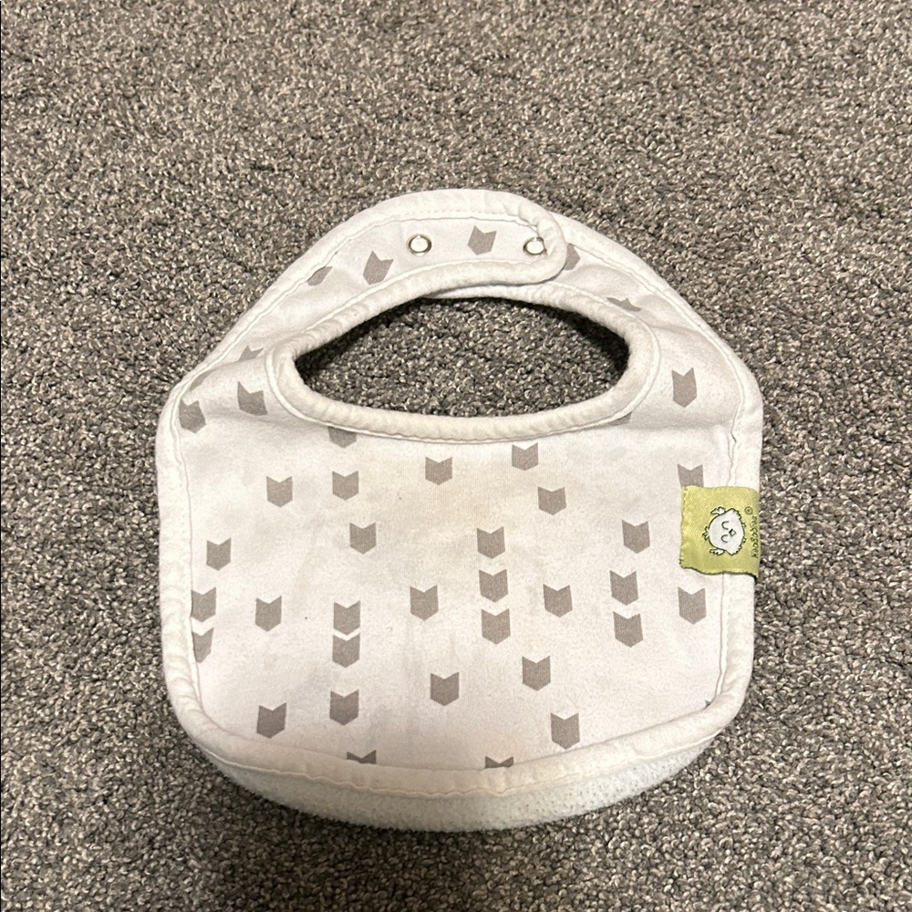 “KeaBabies” Stylish Gray and White Baby Bib Set of 8 - Picture 7 of 10